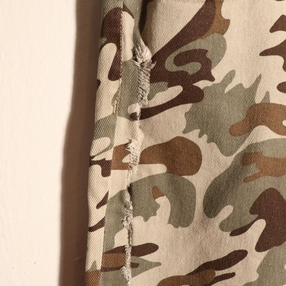 NWT Kendall & Kylie Camo Jeans Size 27 - Picture 5 of 10